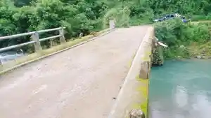 Pagar-beton-dua-unit-jembatan-yang-menghubungkan-ruas-jalan.jpg