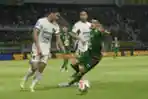 Super League : Persebaya Menang Tipis atas Persita