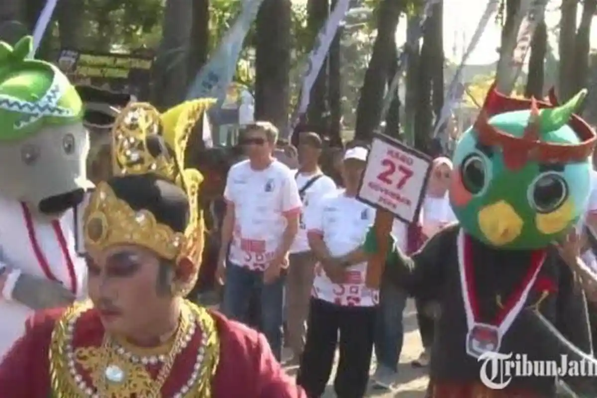 Meriahnya Kirab Maskot Pilkada 2024 di Jombang, Si Boki dan Si Jalih Pikat Perhatian Masyarakat