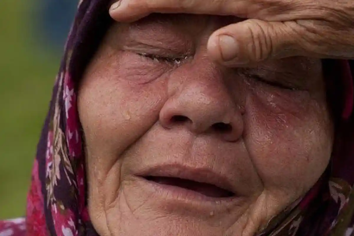 Warga Ini Menangis Tak Dapat Bansos Corona Karena KTP, Sampai Gadaikan BPKB Untuk Makan