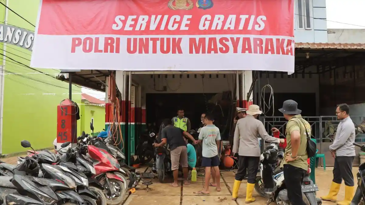 Servis Motor Gratis untuk Korban Banjir di Tapteng: Polri untuk Masyarakat