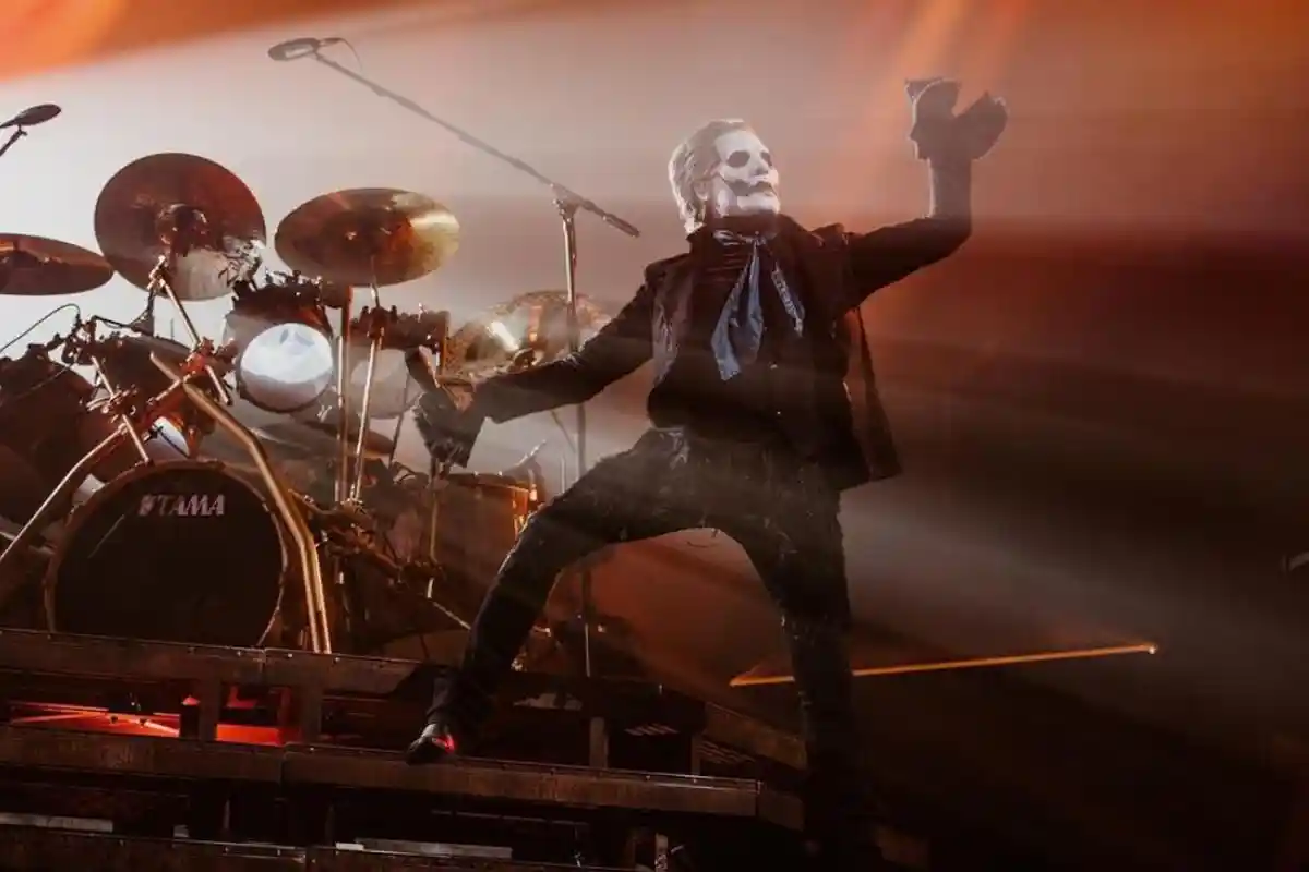 Chord Lachryma - Ghost, Kunci dari D, Lirik: I'm Done Crying Over Someone Like You