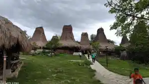 Kampung-Adat-Waru-Wora-di-Kabupaten-Sumba-Barat-NTT.jpg