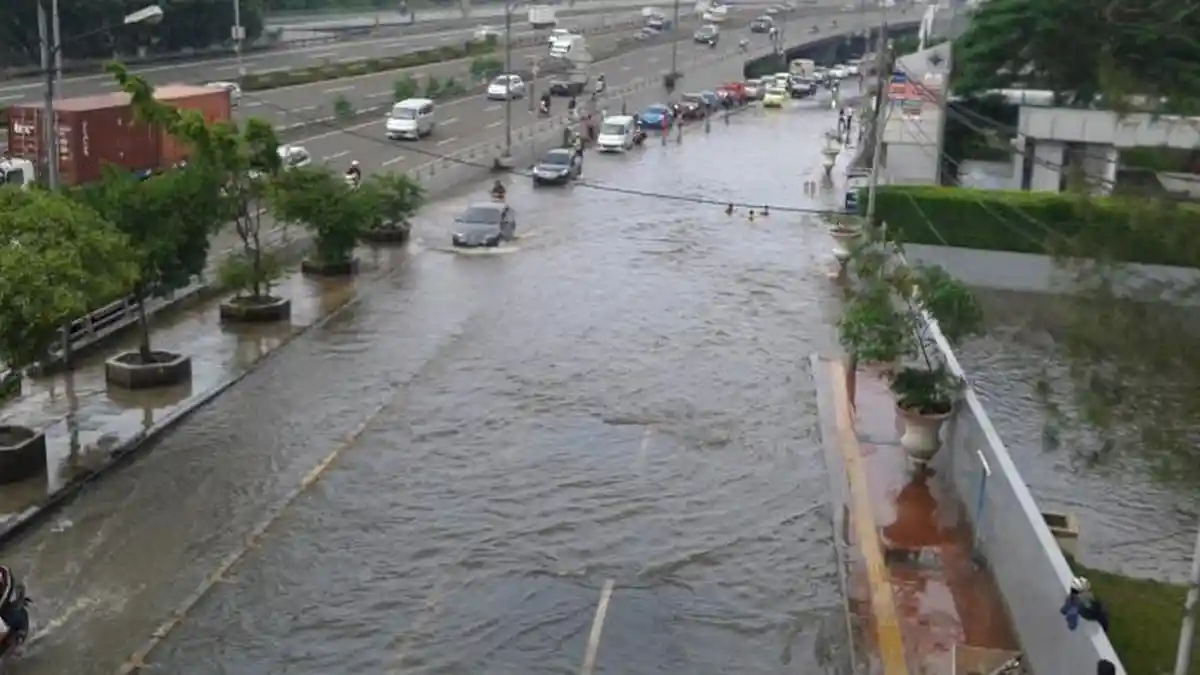 7.284 Petugas Kebersihan Kawal 56 Titik Rawan Banjir Jakarta