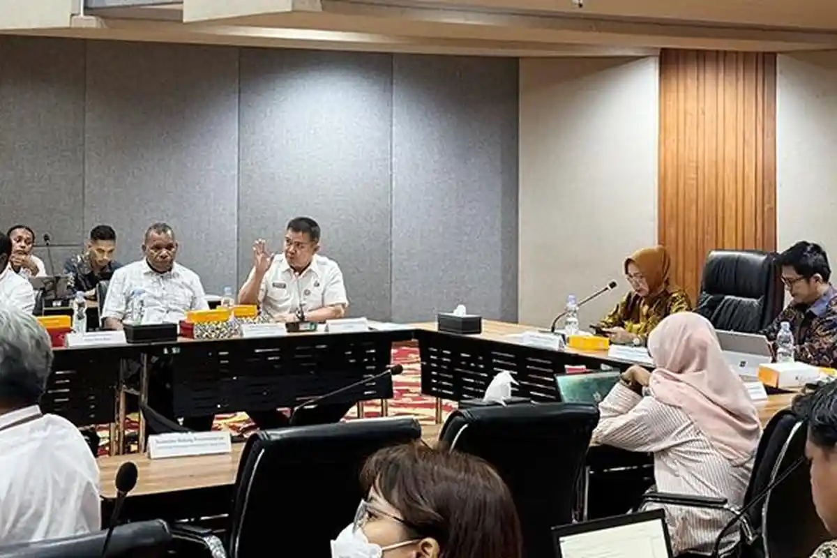 Pj Bupati Maybrat Paparan di Kemenko Perekonomian, Pemda Butuh 8 Dukungan dalam Pemberdayaan Ekonomi