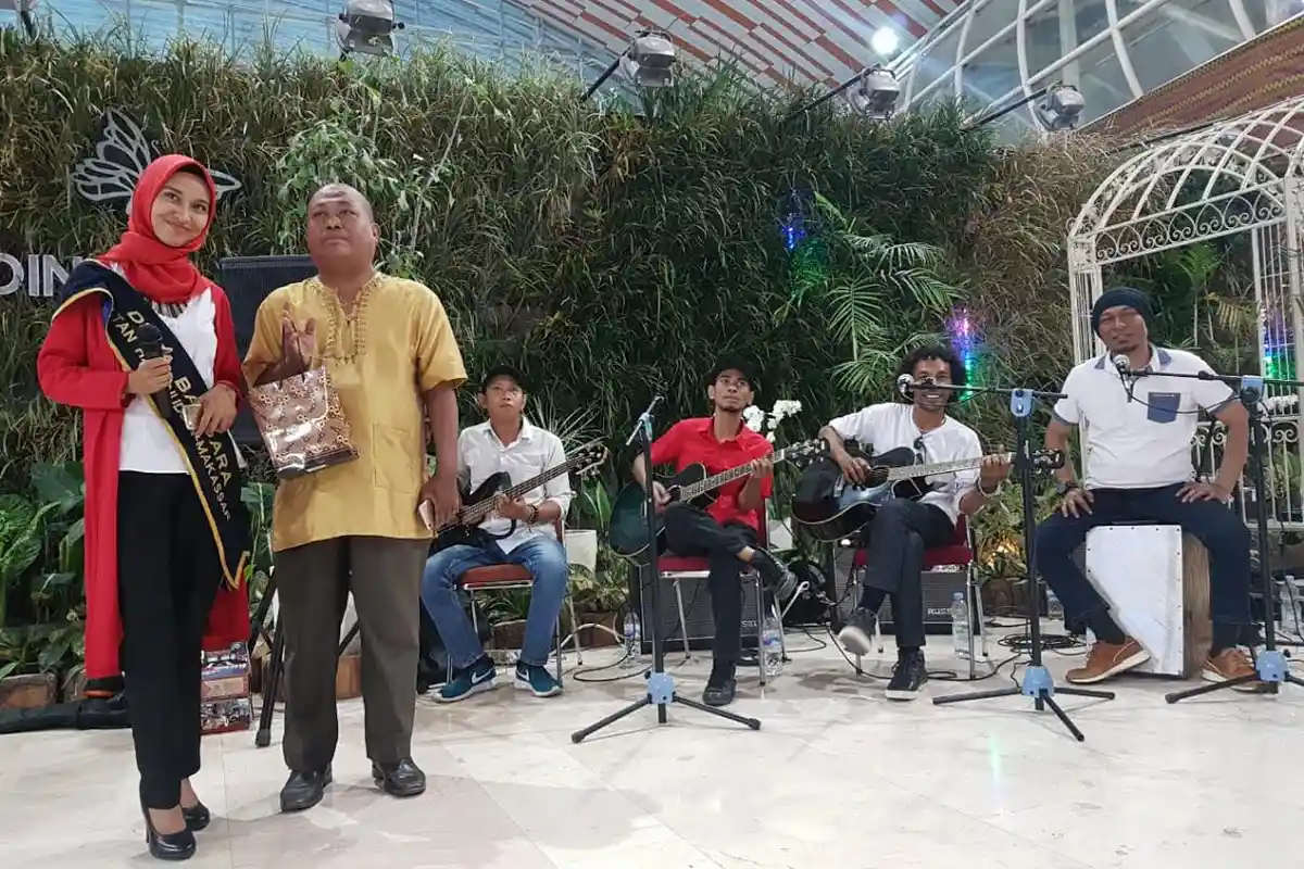 Hari Sumpah Pemuda, Bandara Sultan Hasanuddin Hadirkan Musik Akustik di Ruang Tunggu