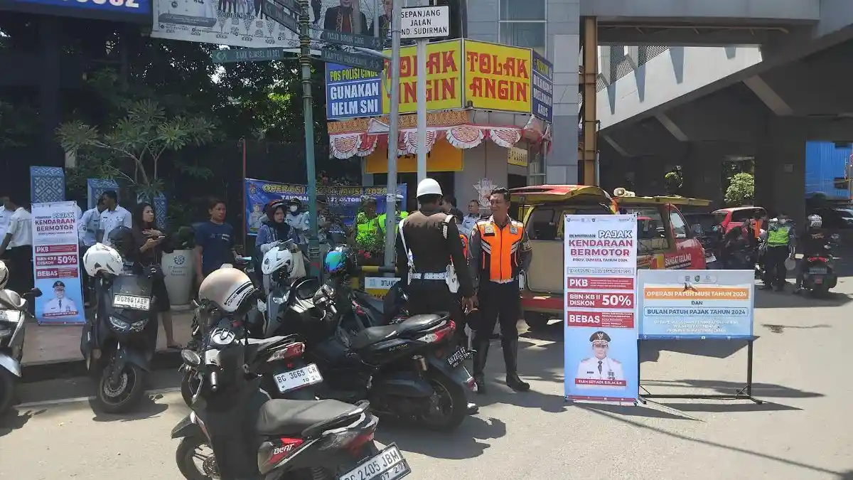 Pengendara Telat Bayar Pajak Terjaring Razia di Palembang, Disuruh Bayar di Mobil Samsat Keliling