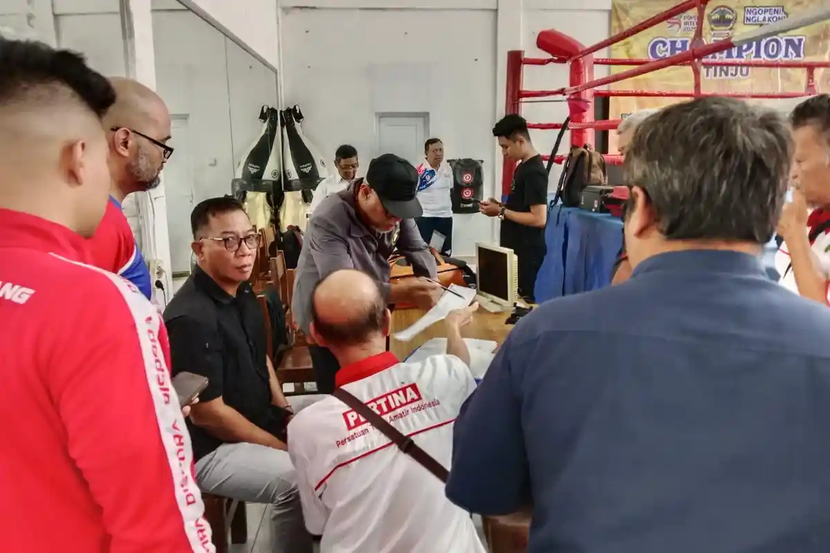 Atlet Tinju Kota Semarang Merasa Dicurangi  di Final POPDA Jateng 2025