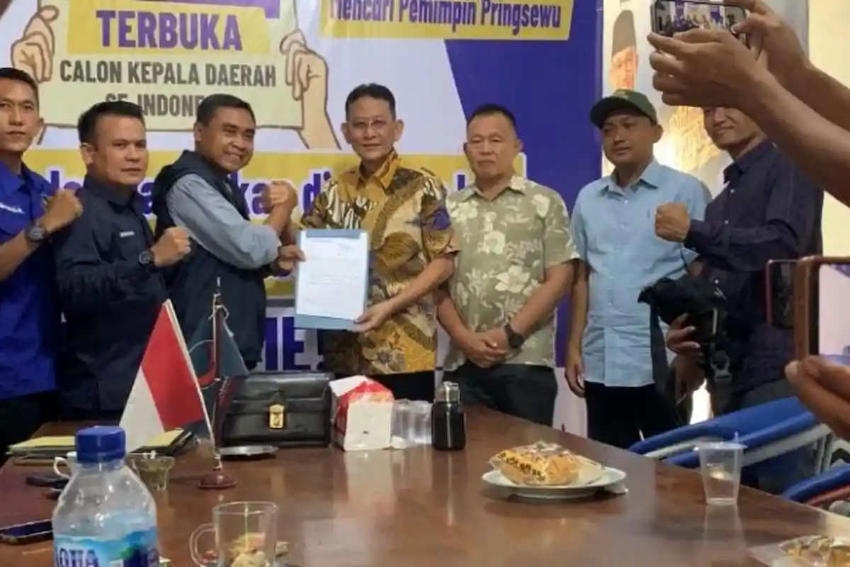 Adi Erlansyah Ambil Formulir Pendaftaran Balon Bupati Pringsewu Lewat NasDem