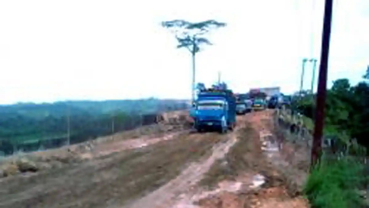 Tiga Jam Jalan Lintas Aceh-Medan Lumpuh
