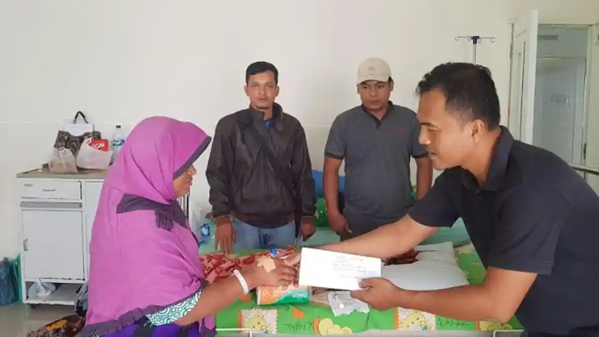 Alumni SMA Muhammadiyah Banda Aceh Ikut Ringankan Derita Seniwati-Nafizah
