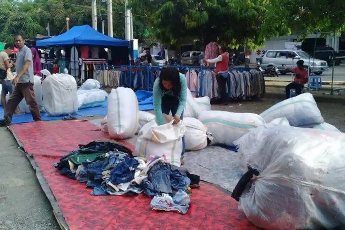 Pedagang Cakar di Makassar Tolak Larangan Impor Pakaian Bekas dalam Karung
