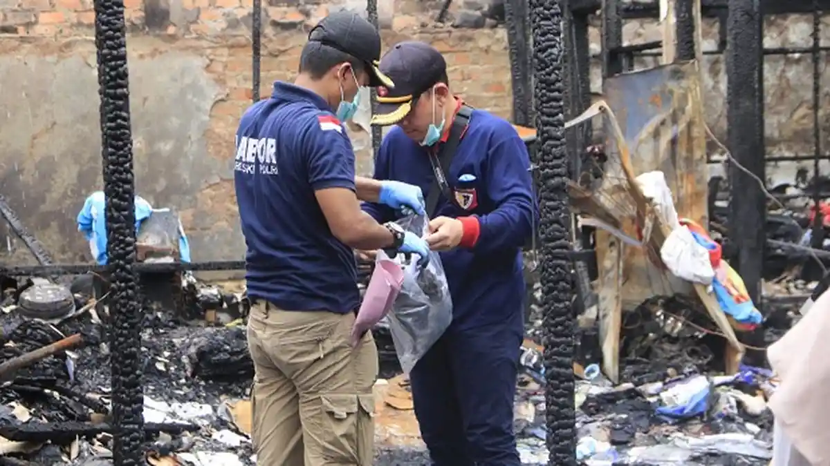 Selidiki Kebakaran yang Tewaskan 7 Jiwa di Samarinda, Tim Labfor Bawa Arang dan Kumparan Kipas Angin