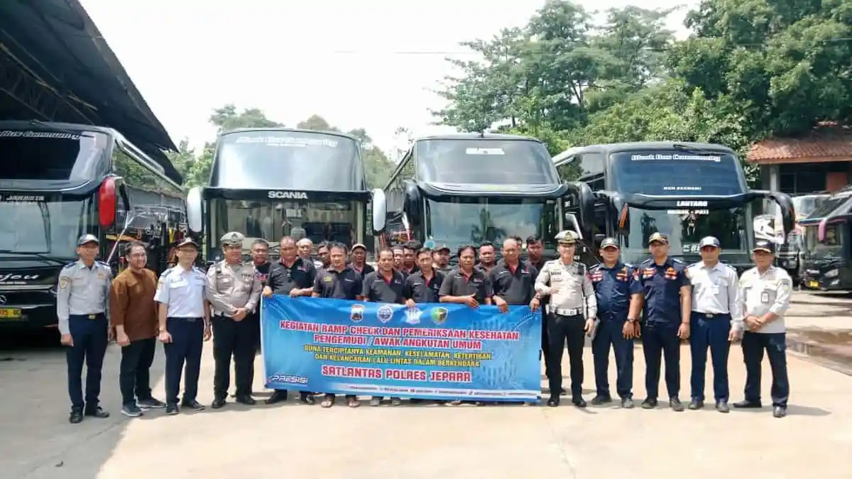 Ops Zebra Candi 2025 Di Jepara, Polisi Lakukan Ramp Check Armada Bus