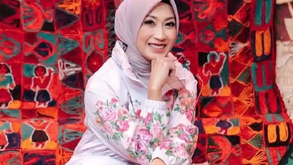 Artis Ultah: Rayakan Usia Emas 50 Tahun, Ranty Purnamasari Ingin Setiap ...