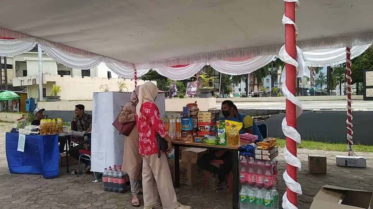 Hari Kedua Pasar Murah di Lapangan Merdeka Ambon Sepi Pengunjung, Warga; Harganya Normal