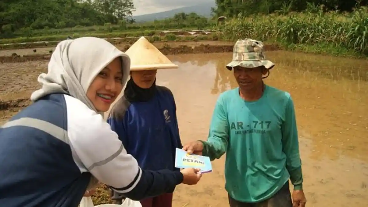 KKN Undip Perkenalkan Alat Pelindung Diri Kepada Petani Temanggung
