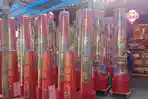 Simbol Harapan Seharga Rp26 Juta: Menengok Lilin Raksasa Naga Emas di Vihara Tertua Cirebon.
