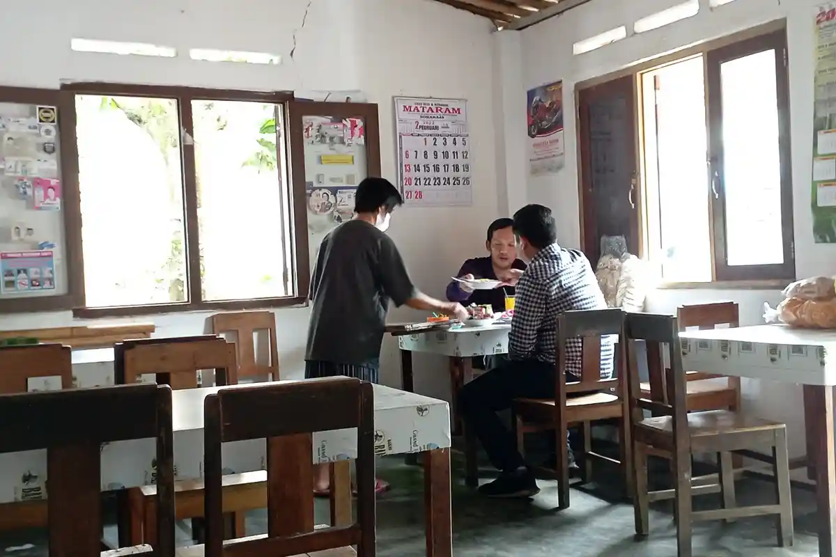 Gareng, Warung Bakmi Legendaris dari Banyumas, Suwiran Ayam Kampung Bikin Tambah Gurih!