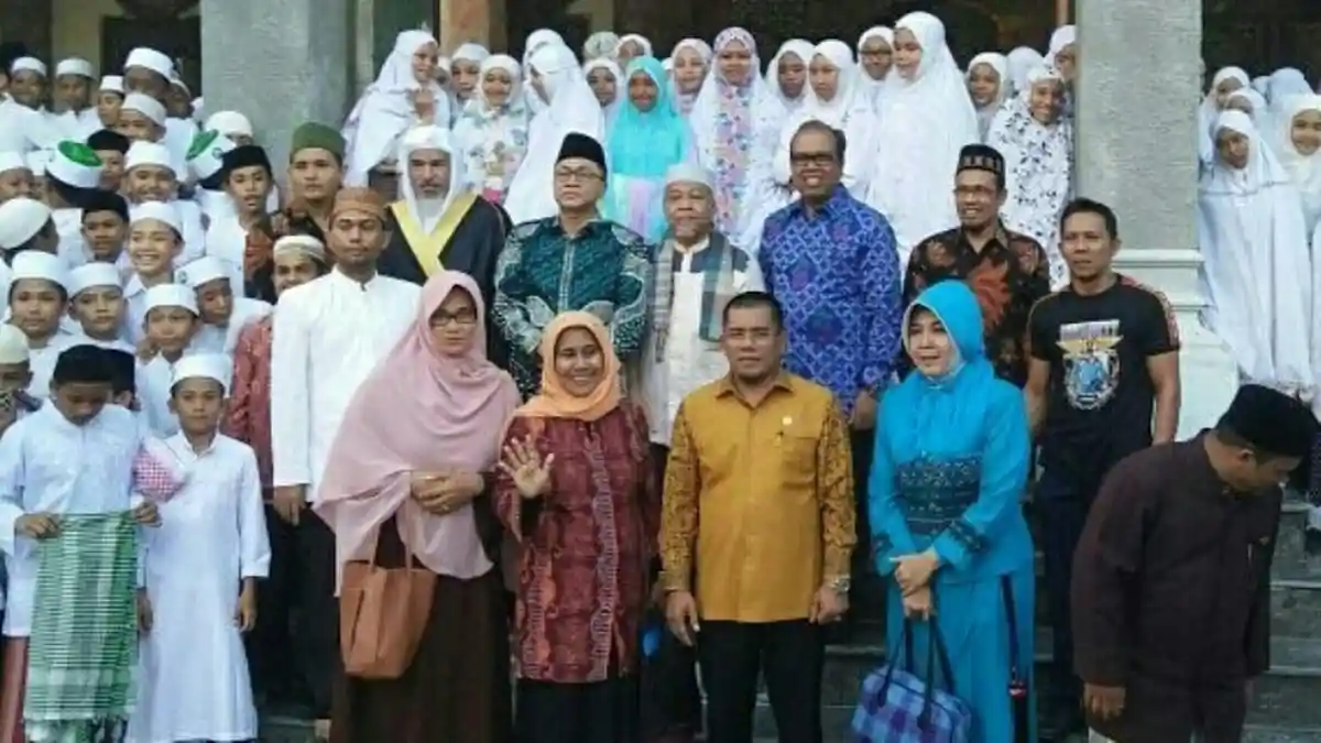 Zulkifli Hasan Menghibur Santri Korban Konflik Aceh