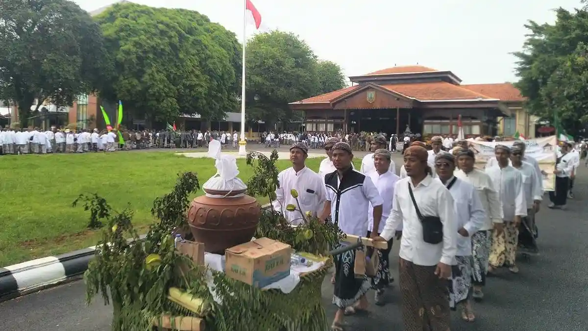 197 Punden dan Belik Diarak ke Menara Kudus, Libatkan 4 Ribu Peserta Tempuh 1,1 Km Perjalanan