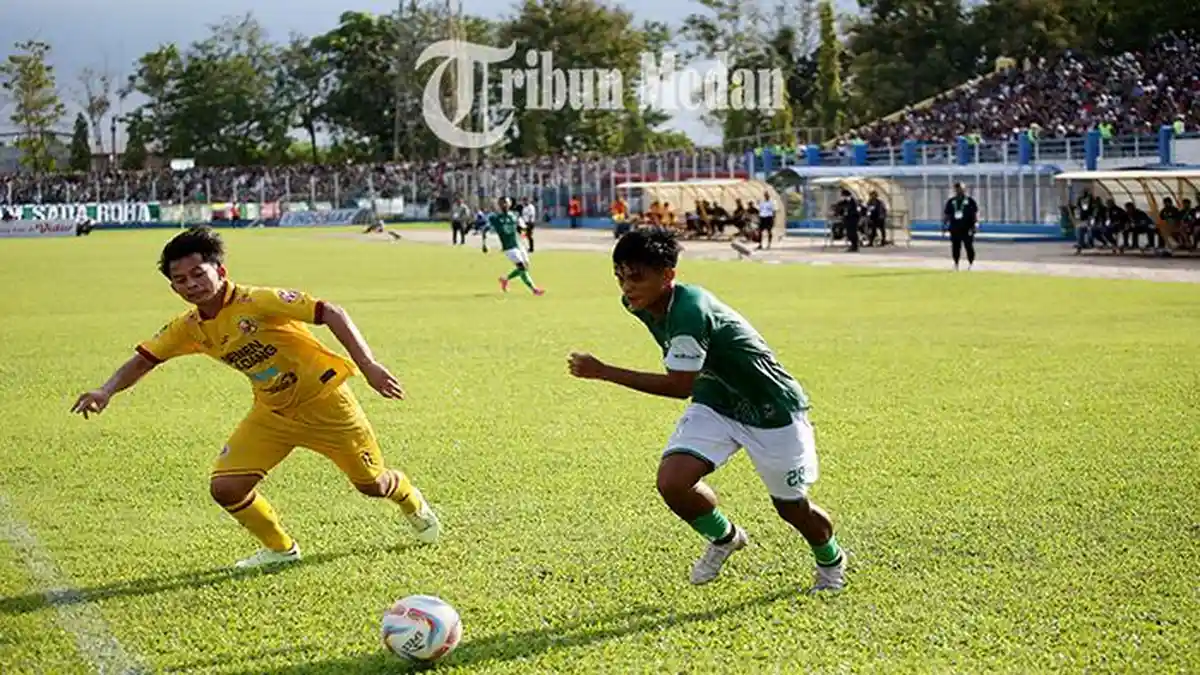 Berita Foto: Miftahudin: Optimistis 12 Besar, PSMS Medan Telan Kekalahan Perdana di Liga 2 2023-2024 - 01122023_MELEWATI-LAWAN_ABDAN-SYAKURO-4.jpg