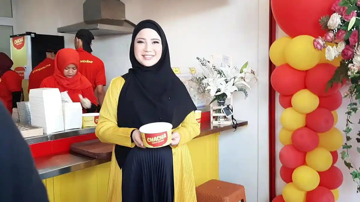 Jajal Bisnis Kuliner, Chacha Frederica Jualan Bubur Goreng