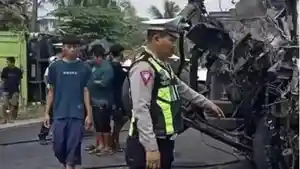 20260617_Kecelakaan-beruntun-tiga-truk-boks.jpg