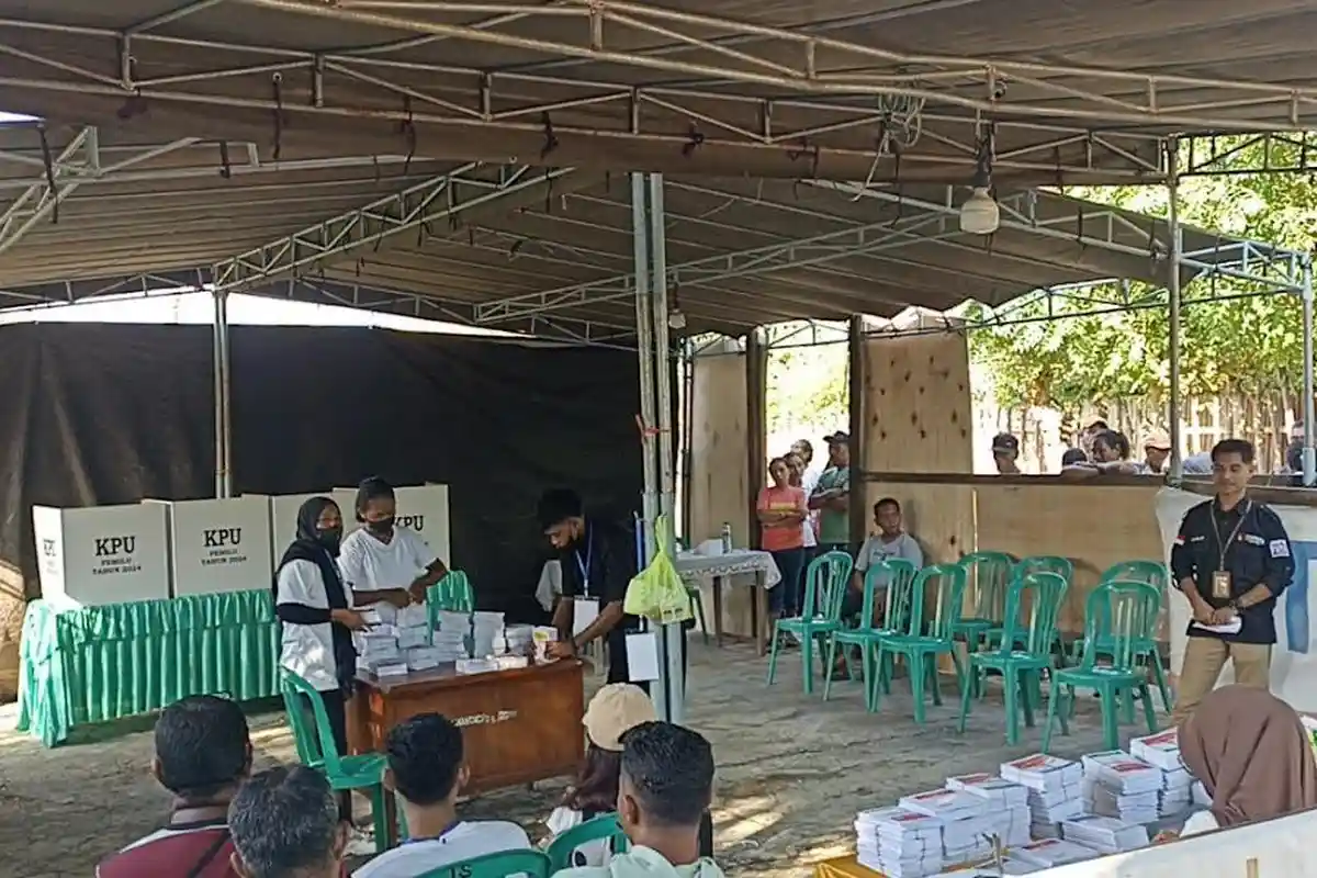 Pemilu  2024, Warga Mulai Padati TPS 006 Kota Uneng Sikka Jelang PSU