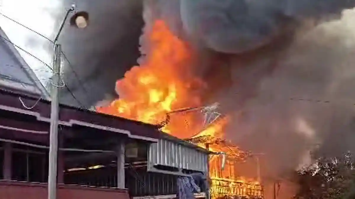 5 Rumah di Desa Nepo Wajo Terbakar, Mobil dan Motor Ikut Ludes