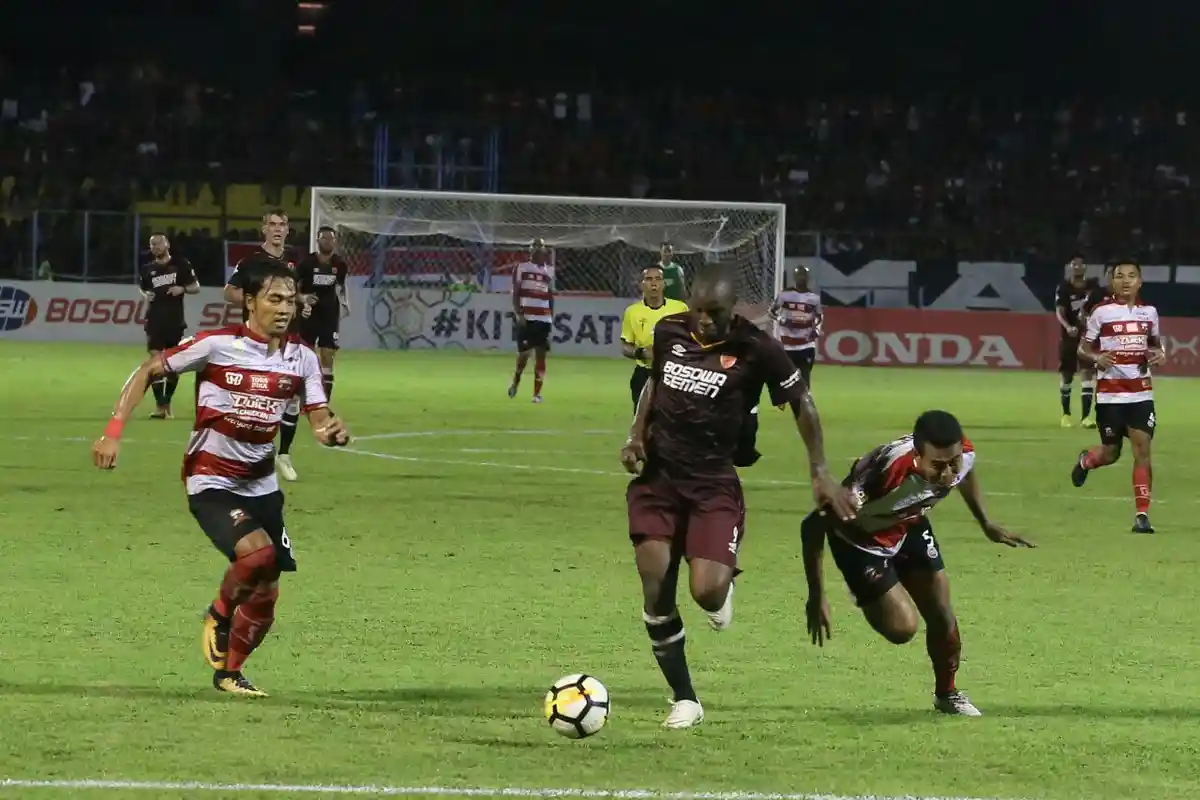 Akhirnya, Golllllllllllll, PSM Unggul Sementara Lewat Kaki Guy Junior