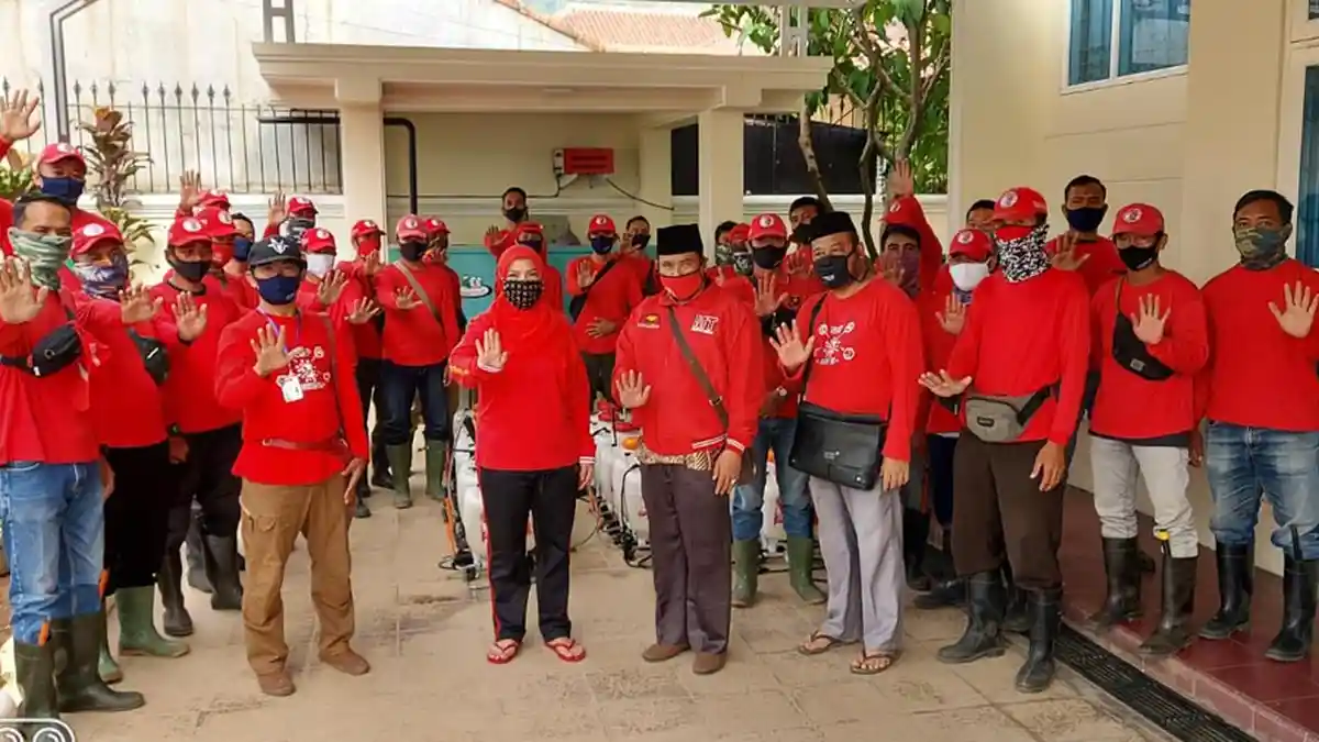 MTRH Lampung Semprot Disinfektan dan Bagikan Masker di 3 Kelurahan Kecamatan Kedaton
