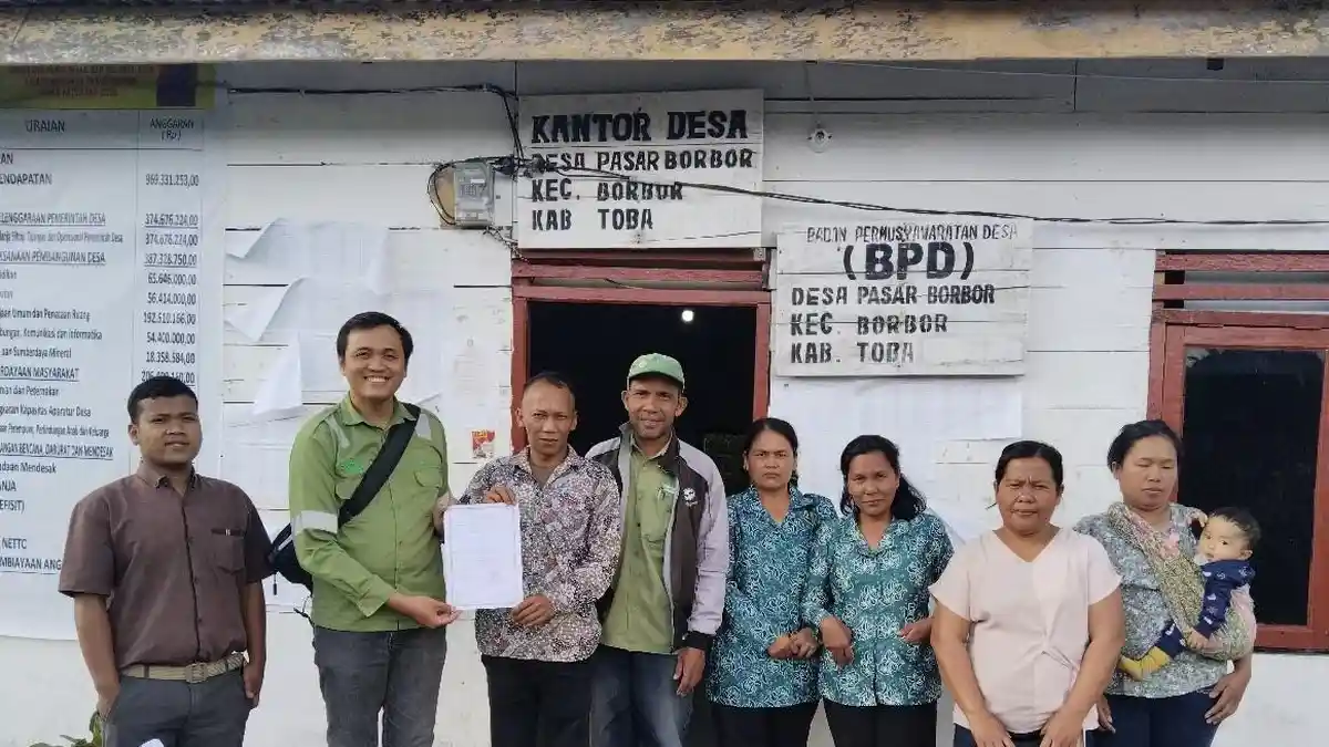 Bantu Peningkatan Produktivitas, TPL Serahkan Bibit Jagung Dua Desa di Kecamatan Borbor