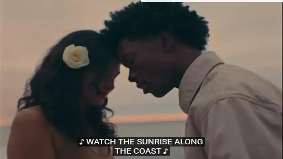 Arti Lagu Here With Me d4vd, Lirik: Watch The Sun Rise Along The Coast