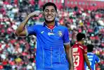 Salim-Akbar-Tuhaera-pemain-Arema-FC-melakukan-selebrasi-usai-mencetak-gol-ke-gawang-Bali-United.jpg