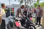 CEK-MOTOR-Tukijo-2-dari-kanan-bersama.jpg