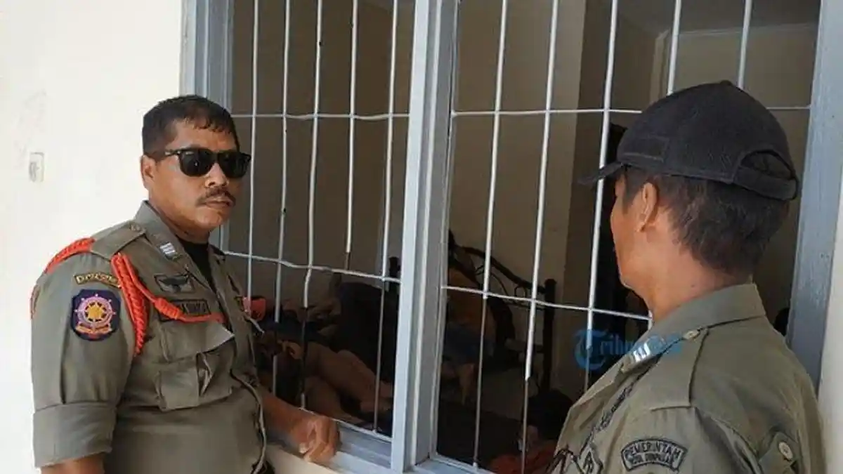 Satpol PP Kota Denpasar Amankan 16 PSK di Pantai Padang Galak Sanur dan Jalan Bung Tomo