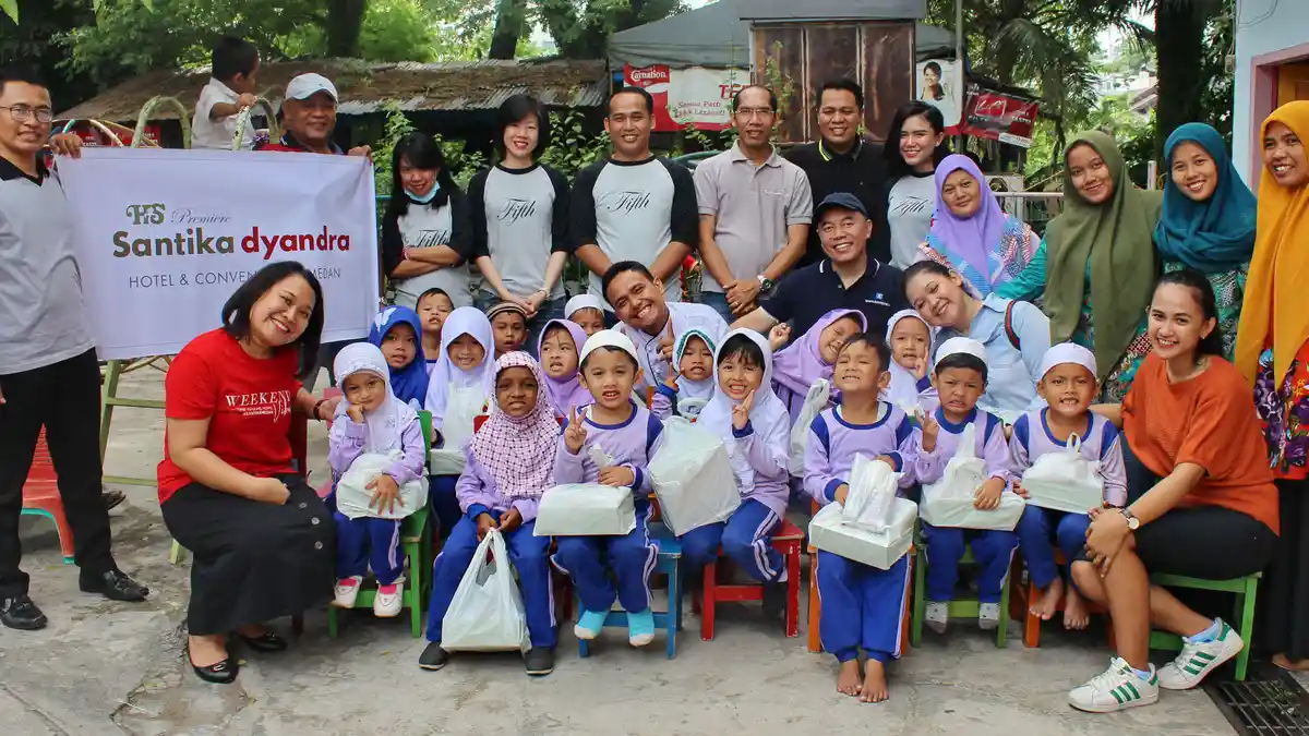 Santika Medan Lakukan Bakti Sosial Untuk Indonesia