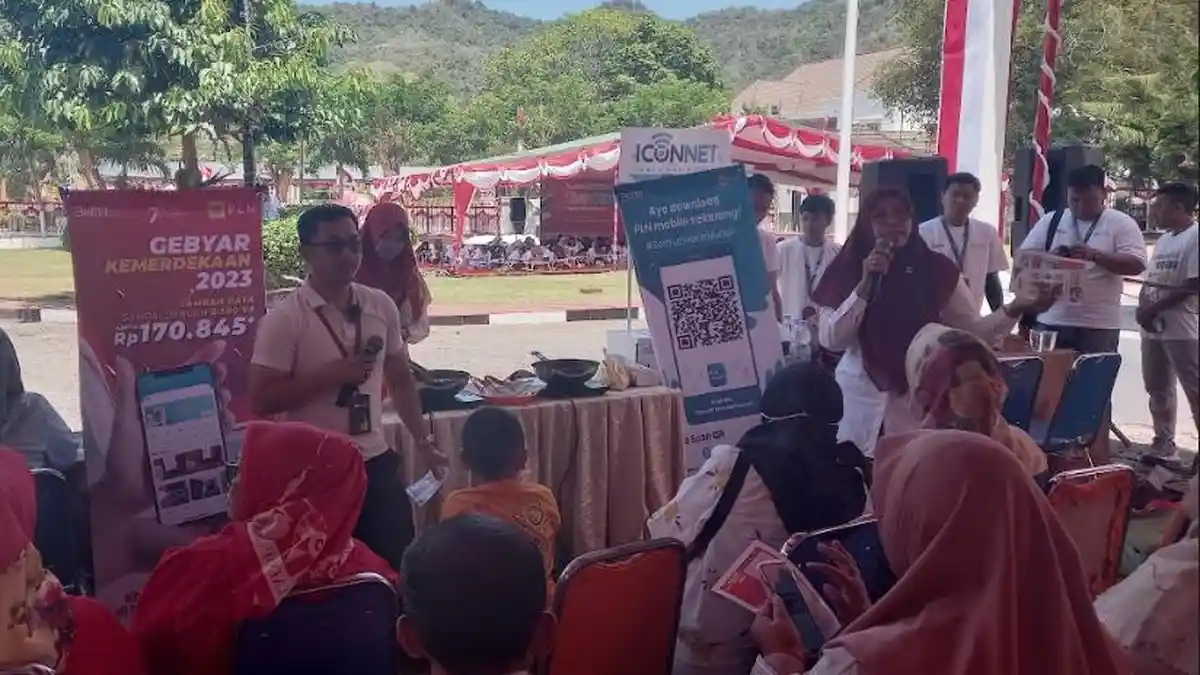 PLN Demo Masak Pakai Kompor Induks di Tengah Perayaan Gorontalo Karnaval Karawo 2023