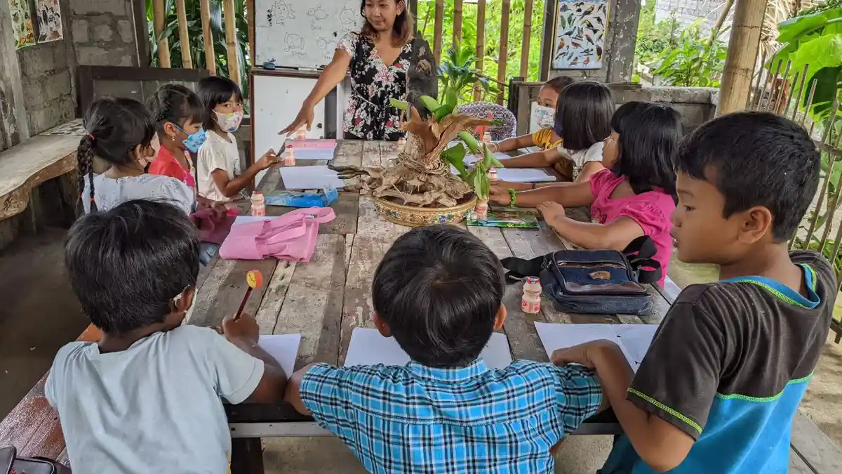 Belajar Bahasa Inggris Gratis Ditengah Kejenuhan Daring, Mery: Antusias Anak-anak Sangat Tinggi
