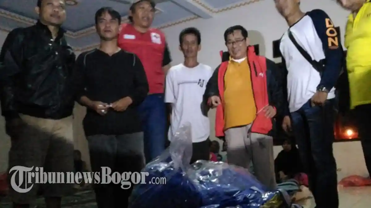Dinas Sosial Kota Bogor Salurkan Bantuan Untuk Warga Terdampak Puting Beliung di Bogor Selatan