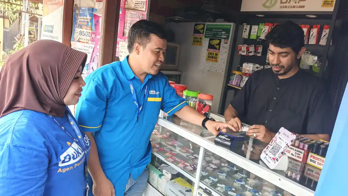 Auto Cuan! Rahmat  Raup Rp5 Juta per Bulan Cuma dari Melayani Tarik Tunai Tetangga - bukuAgen1.jpg