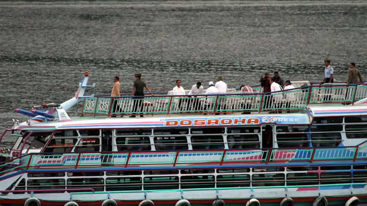 Lewat Dermaga Belakang Hotel, Jokowi Naik Feri Menuju Pulau Samosir