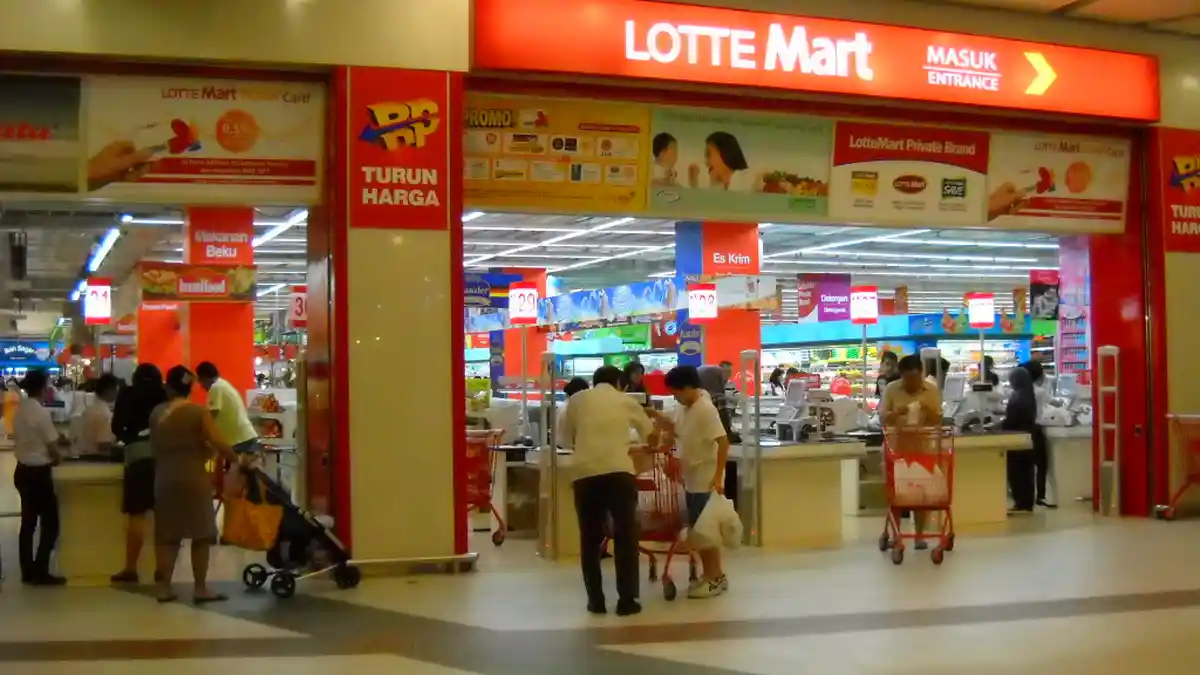 Siasati Kantong Plastik Berbayar, LotteMart Medan Sediakan Kardus Gratis