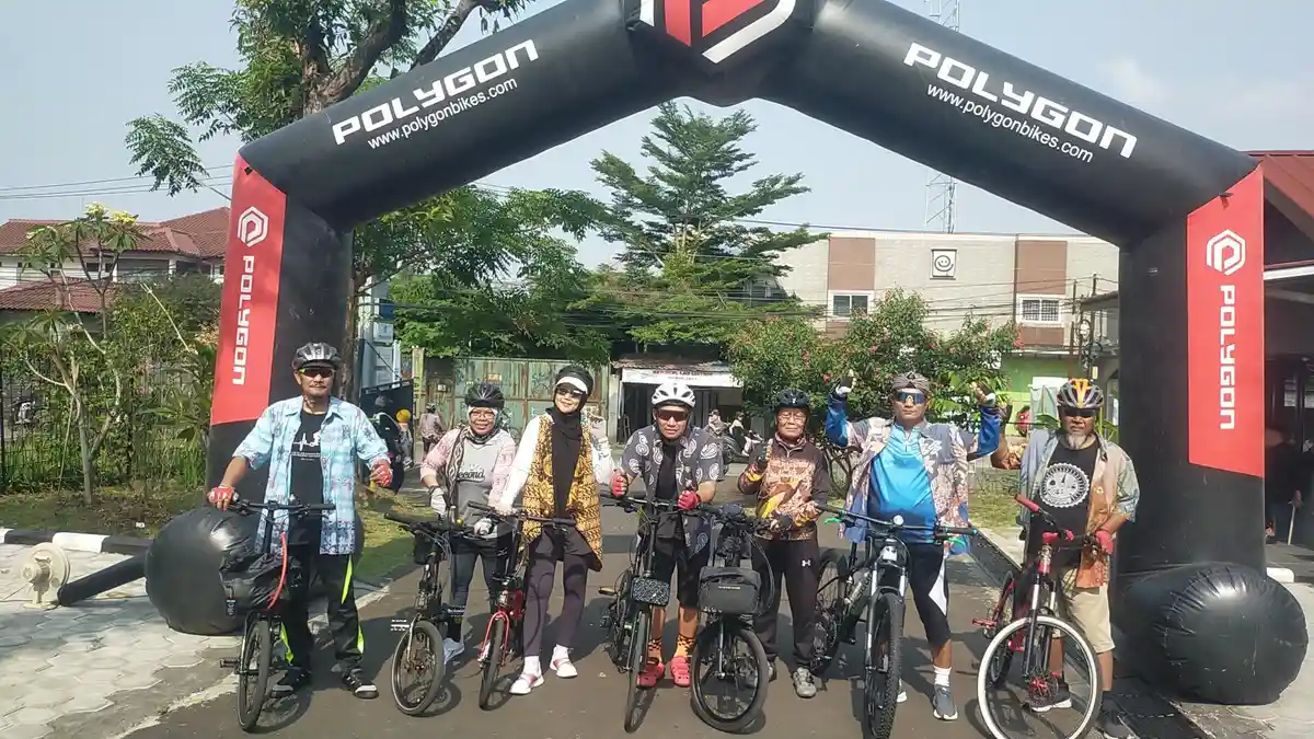 Puluhan Komunitas Pesepeda di Kota Bogor Gowes Pagi-Pagi Sambil Pakai Batik, Ini Tujuannya