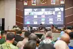 Wali-Kota-Medan-Bobby-Nasution-saat-memimpin-pertemuan-Konsultasi-publik.jpg