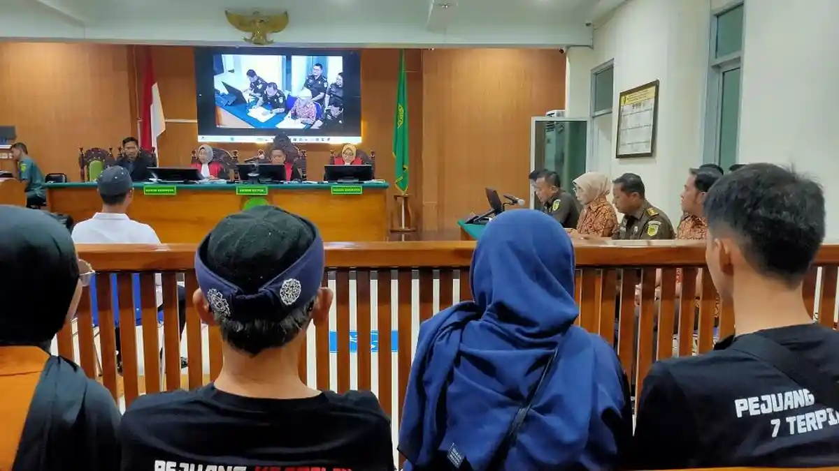 Hari Kedua Sidang PK Sudirman Terpidana Kasus Vina Cirebon, Keluarga Cemas Menanti di Ruang Sidang