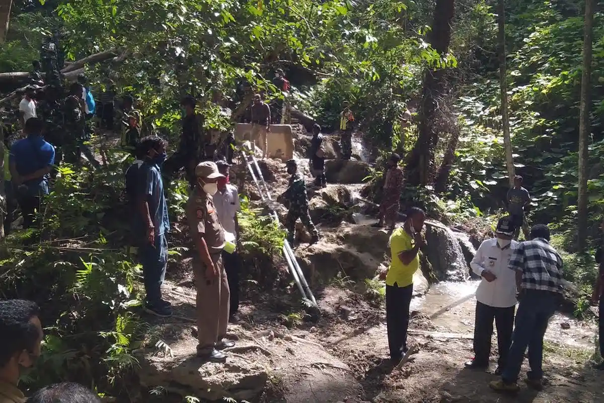 Simon Petrus Kamlasi : Jaga, Rawat dan Manfaat Dengan Baik Pompa Hidran