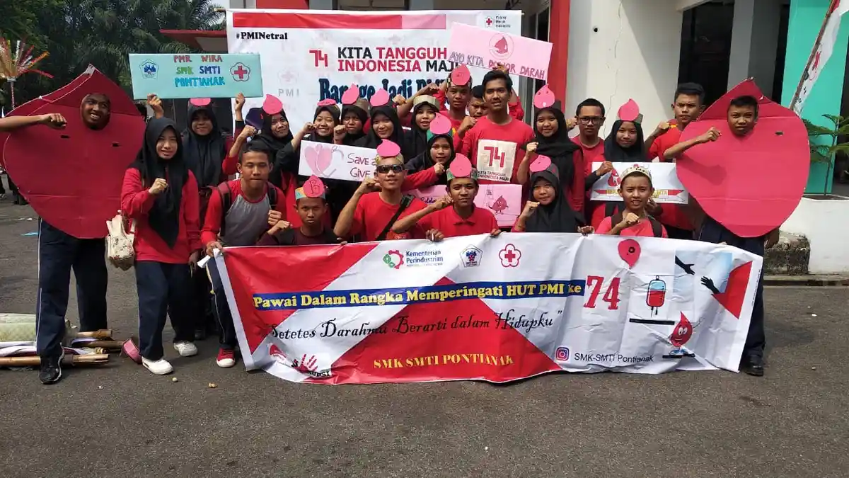 SMK-SMTI Pontianak Turut Meriahkan Karnaval Peringatan HUT ke-74 PMI - hut-ke-74-pmi-1.jpg