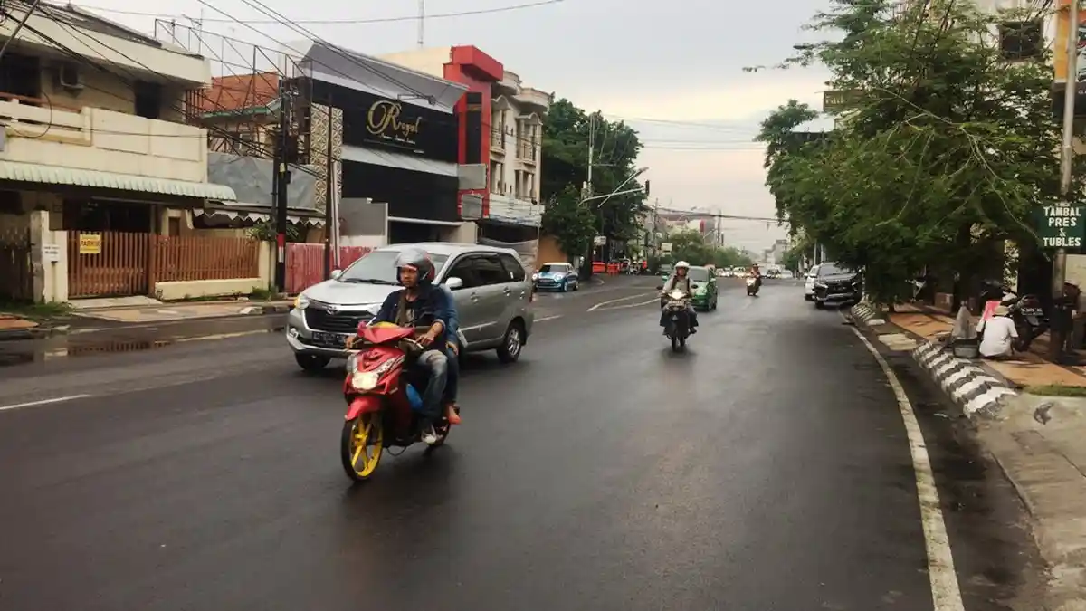 BREAKING NEWS: Kebakaran di Jalan Thamrin Semarang saat Lalu Lintas Macet